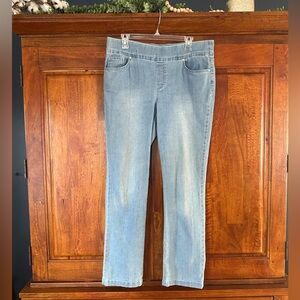 Gloria Vanderbilt Light Blue Straight Leg Jeans